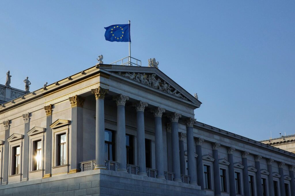 2024 ist das Superwahljahr schlechthin. Vier Milliarden Menschen – knapp die Hälfte der Weltbevölkerung – sind aufgefordert, von ihrem Wahlrecht Gebrauch zu machen. Auch in der EU wird gewählt: die Wahl zum Europäischen Parlament findet Anfang Juni statt.